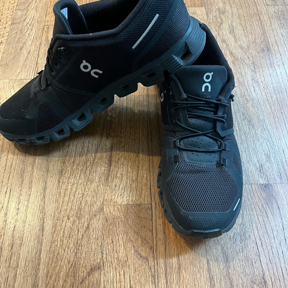 On Running Womens Black Shoes